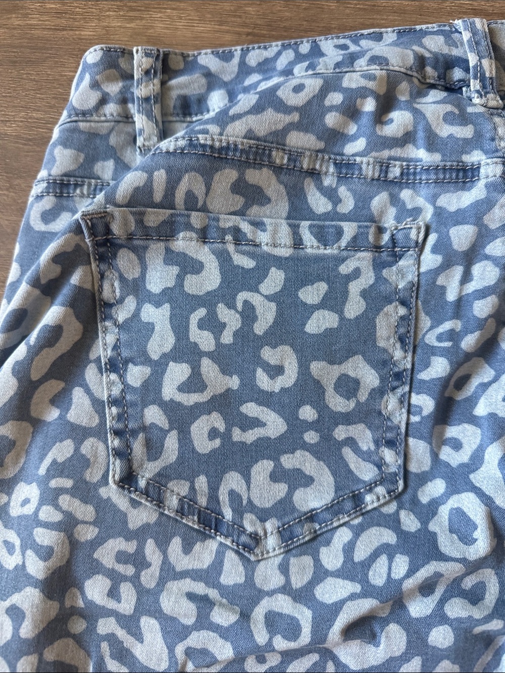 Ethyl Size 10 Light Blue Leopard Print Denim Jeans - Picture 6 of 6